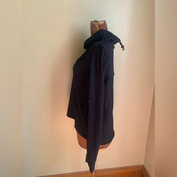 Fabletics sweatshirt, mock neck, lace - Picture 9 of 9